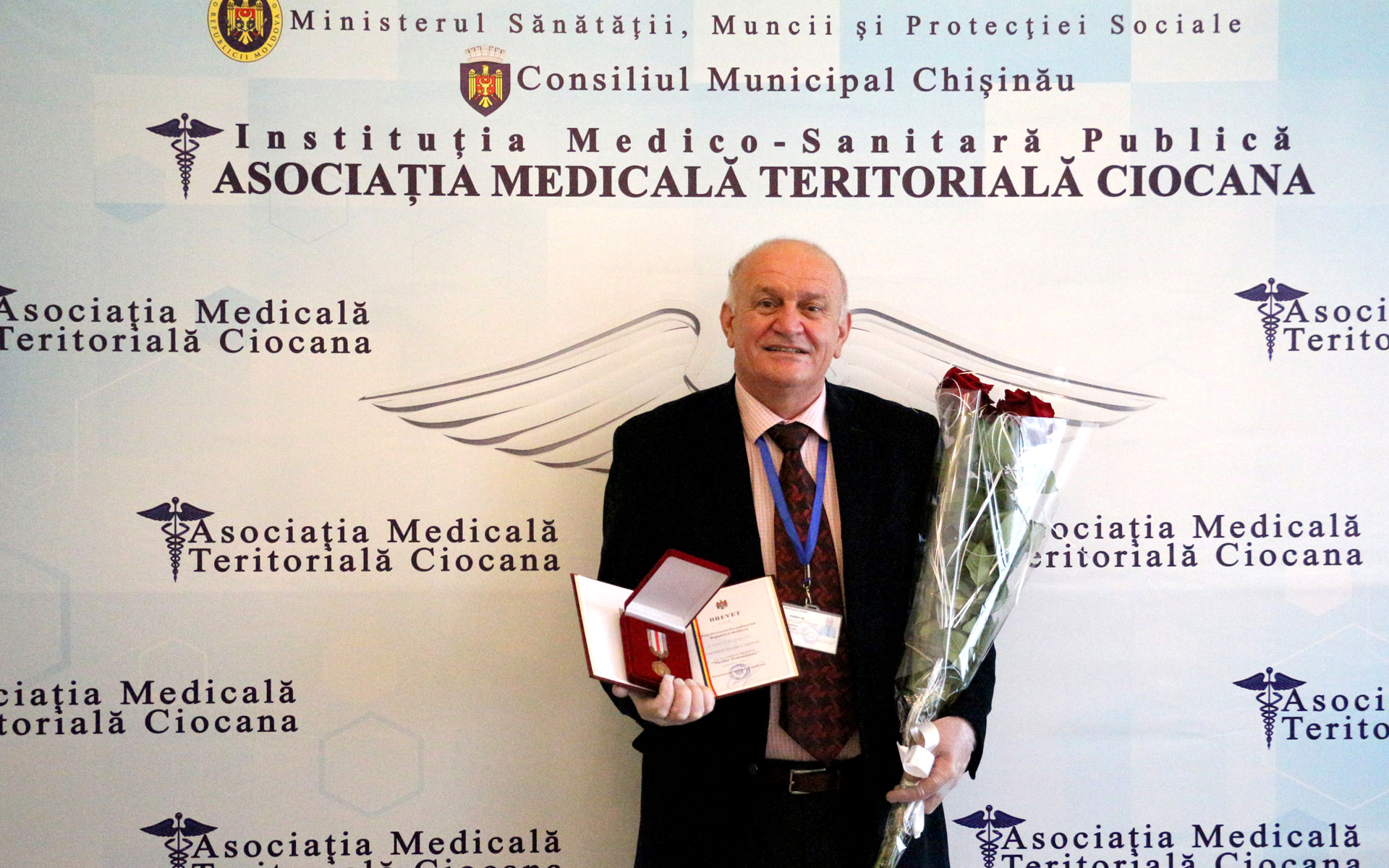 Pentru munca prodigioasă, rezultate remarcabile în activitatea medicală, efortul depus la straja sănătății populației sectorului Ciocana au fost conferite următoarele distincții de stat