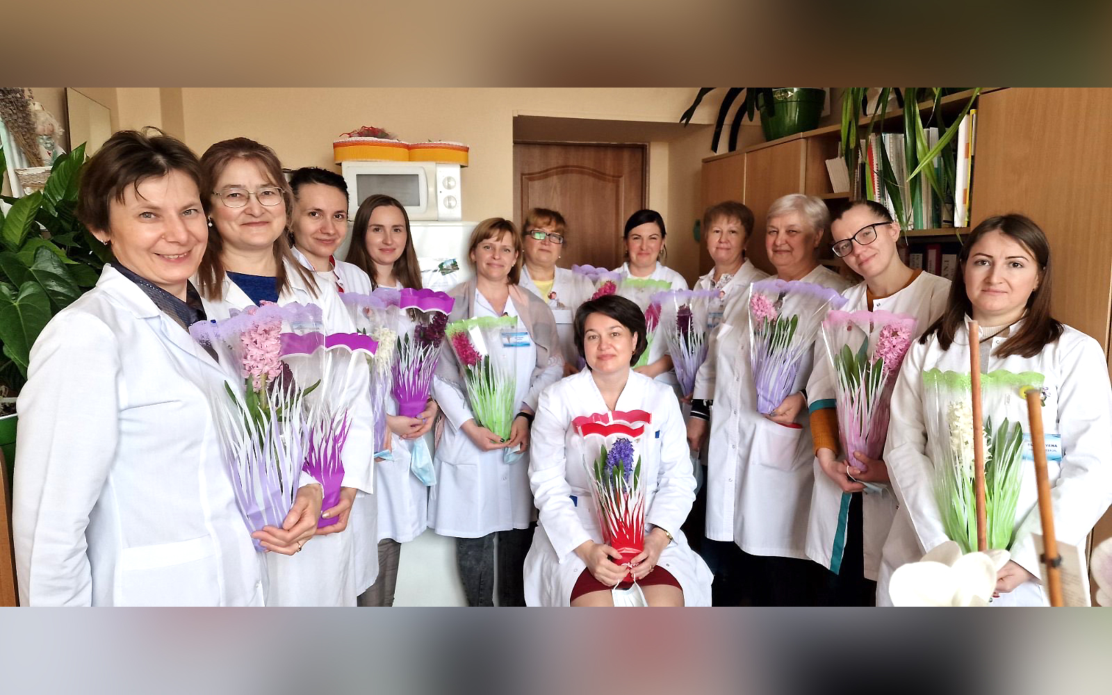  Cu prilejul de 8 martie 2023 - Comitetul Sindical a felicitat toate doamnele din cadrul IMSP AMT Ciocana