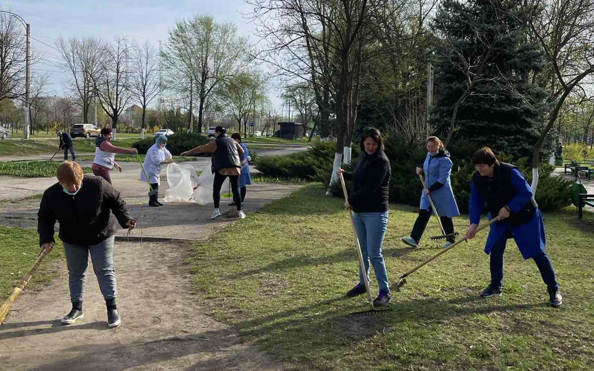 colaboratorii IMSP Asociația Medicală Teritorială Ciocana au participat activ la salubrizarea terenului din preajma instituţiilor subordonate în cadrul Campaniei 