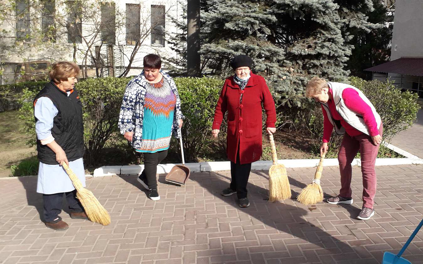 colaboratorii IMSP Asociația Medicală Teritorială Ciocana au participat activ la salubrizarea terenului din preajma instituţiilor subordonate în cadrul Campaniei 