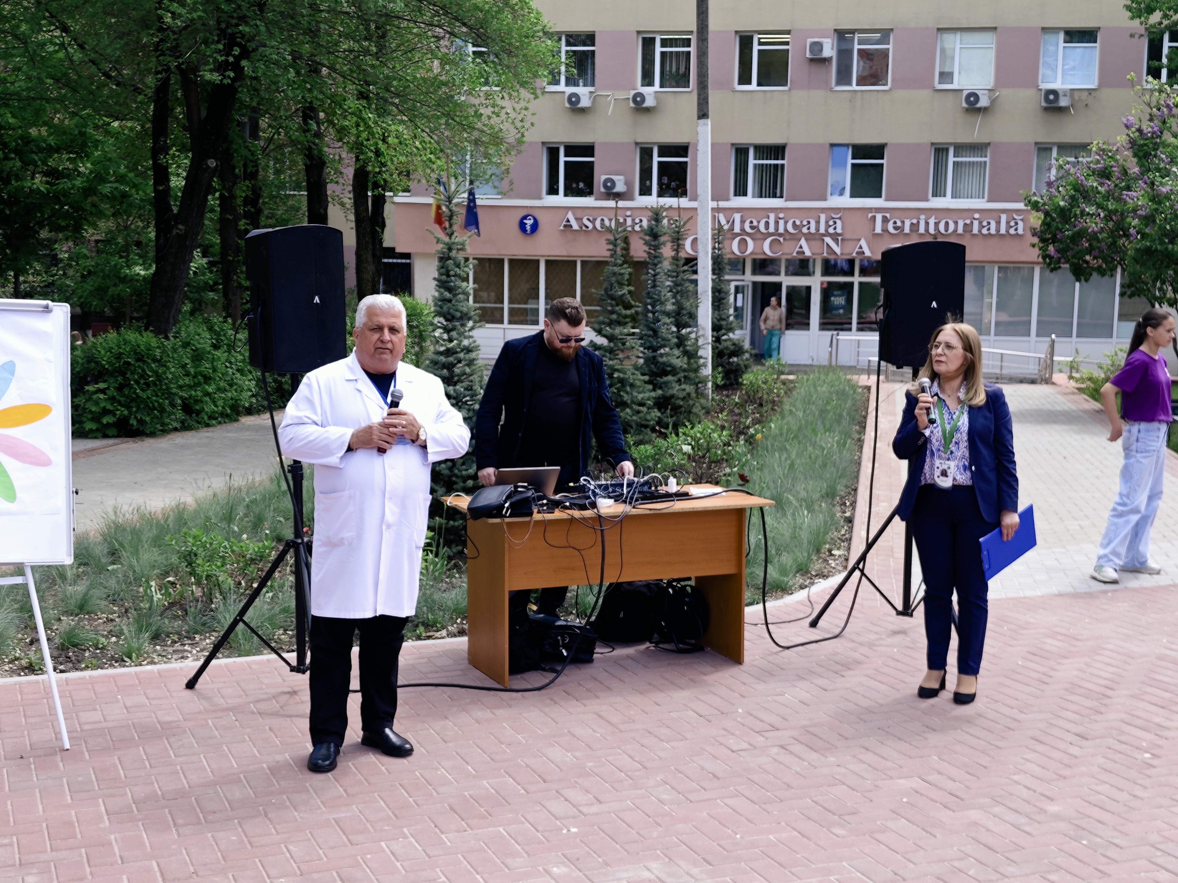 Activitate dedicată Zilei Internaționale a Familiei cu genericul Familia unită – sprijin, comunicare și încredere, desfășurată în Scuarul din fața IMSP AMT Ciocana