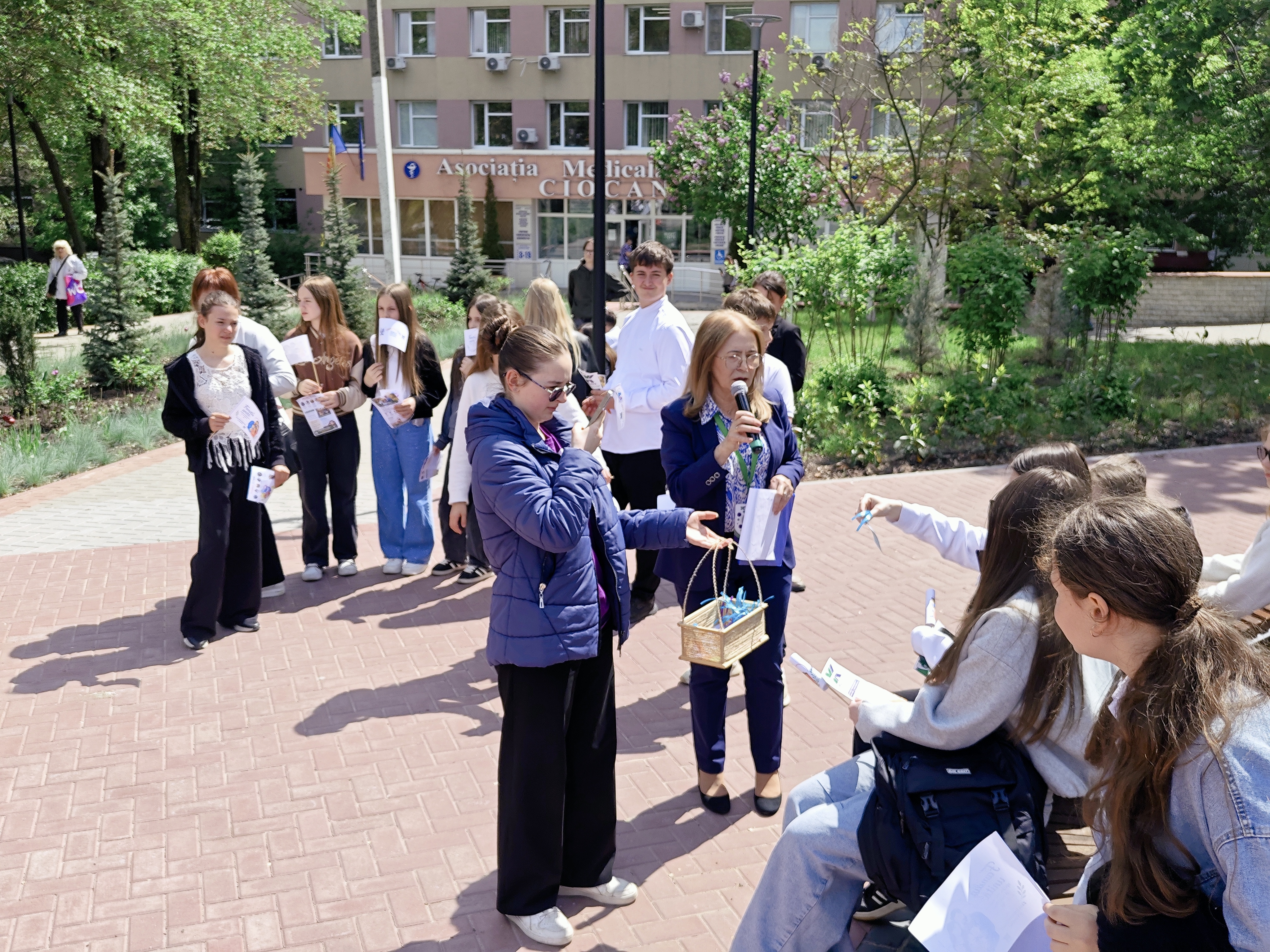 Activitate dedicată Zilei Internaționale a Familiei cu genericul Familia unită – sprijin, comunicare și încredere, desfășurată în Scuarul din fața IMSP AMT Ciocana