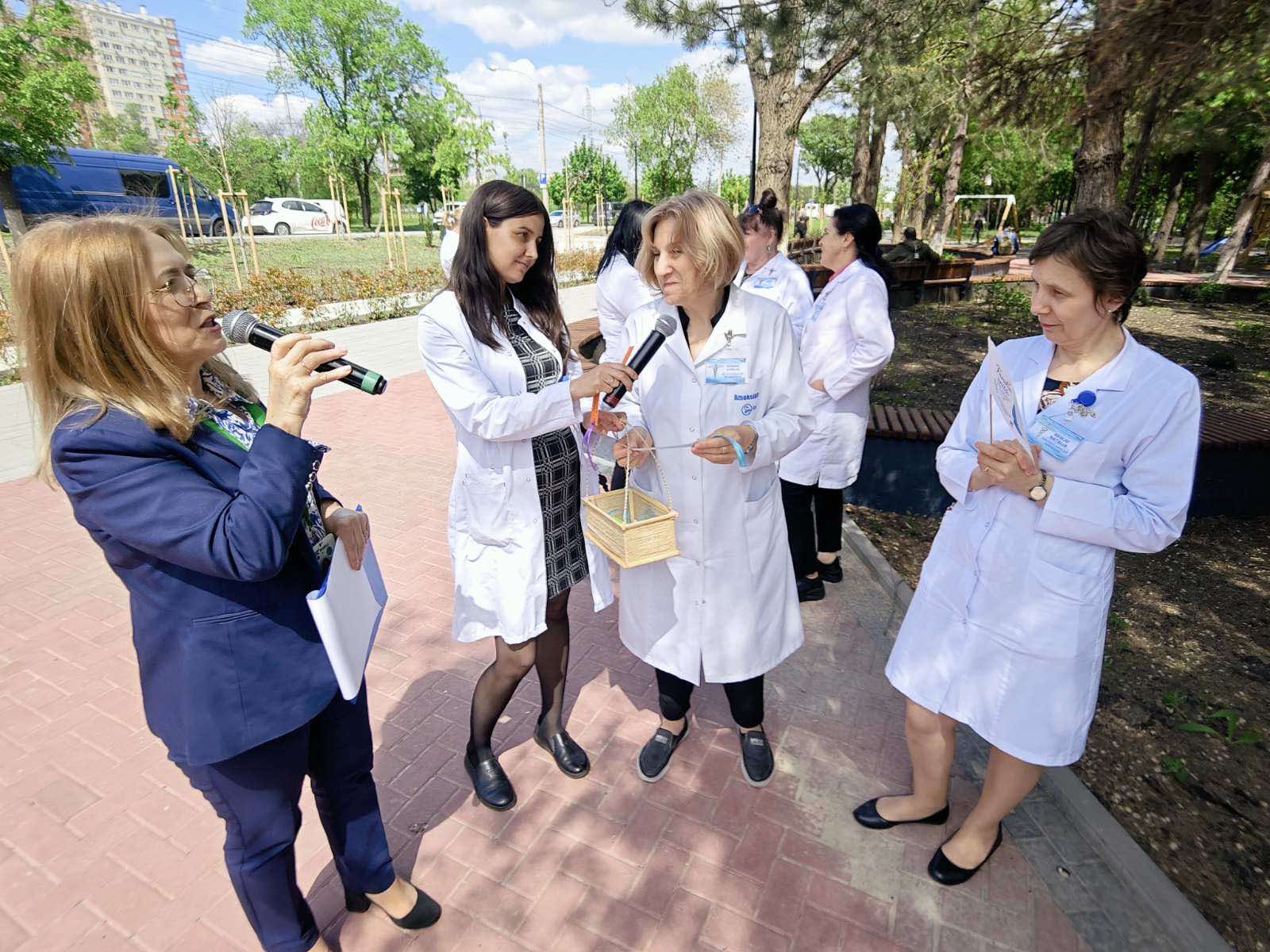 Activitate dedicată Zilei Internaționale a Familiei cu genericul Familia unită – sprijin, comunicare și încredere, desfășurată în Scuarul din fața IMSP AMT Ciocana