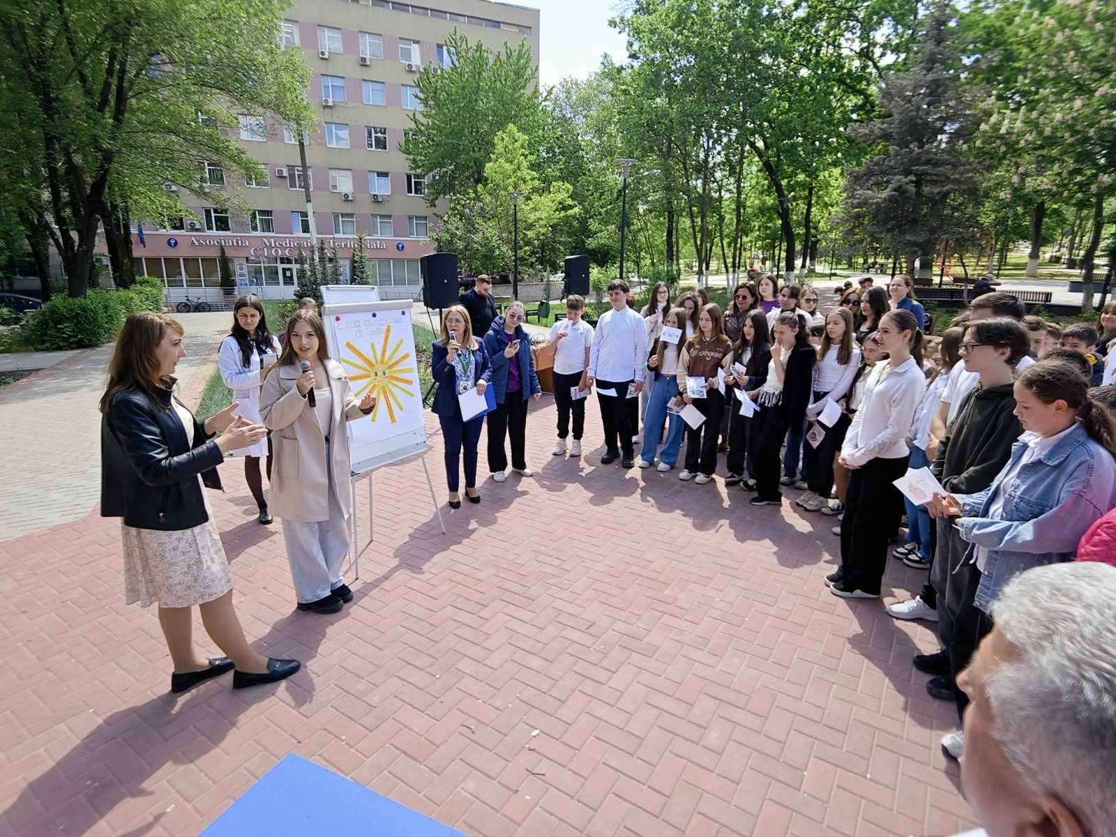Activitate dedicată Zilei Internaționale a Familiei cu genericul Familia unită – sprijin, comunicare și încredere, desfășurată în Scuarul din fața IMSP AMT Ciocana