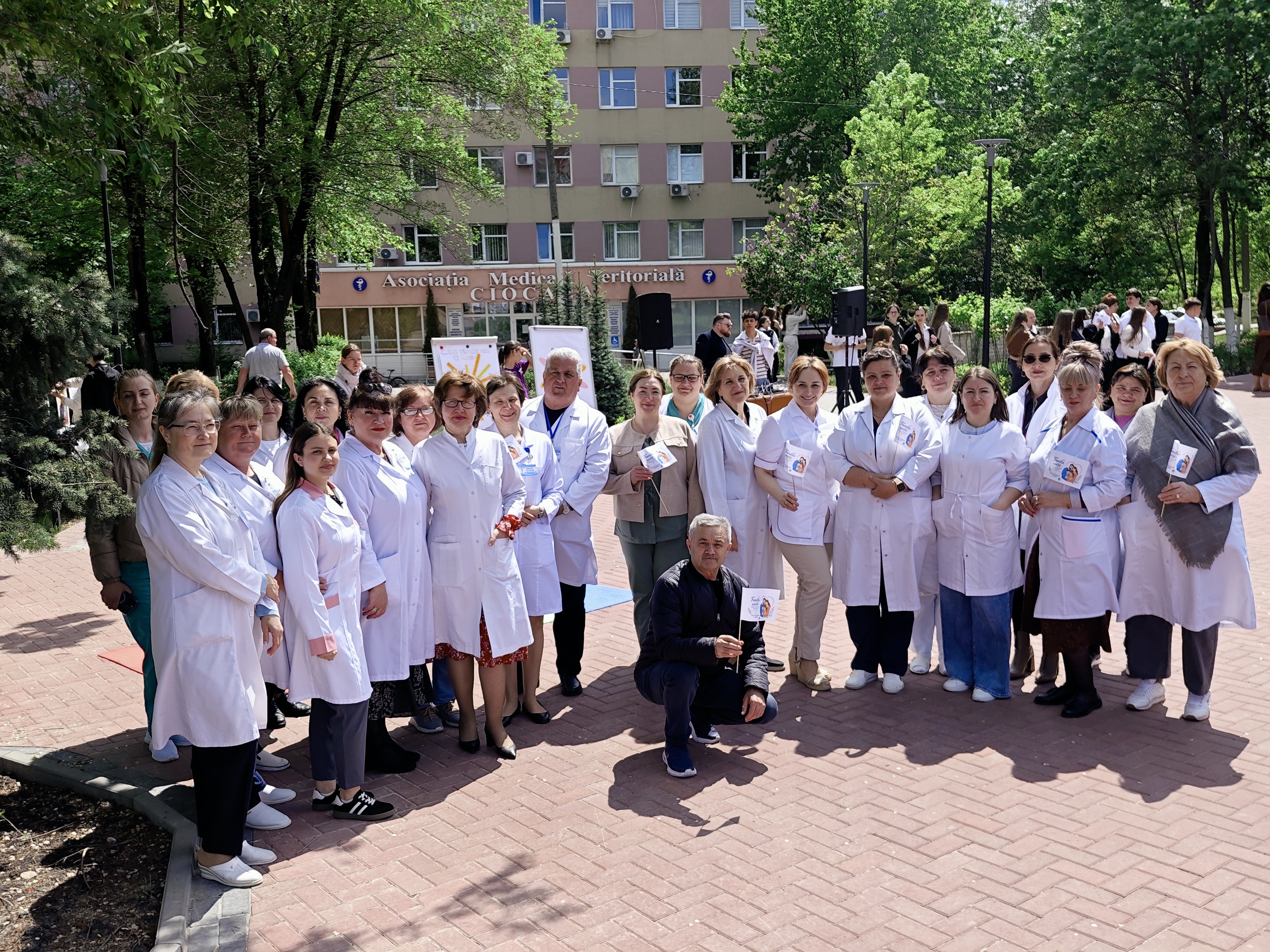 Activitate dedicată Zilei Internaționale a Familiei cu genericul Familia unită – sprijin, comunicare și încredere, desfășurată în Scuarul din fața IMSP AMT Ciocana