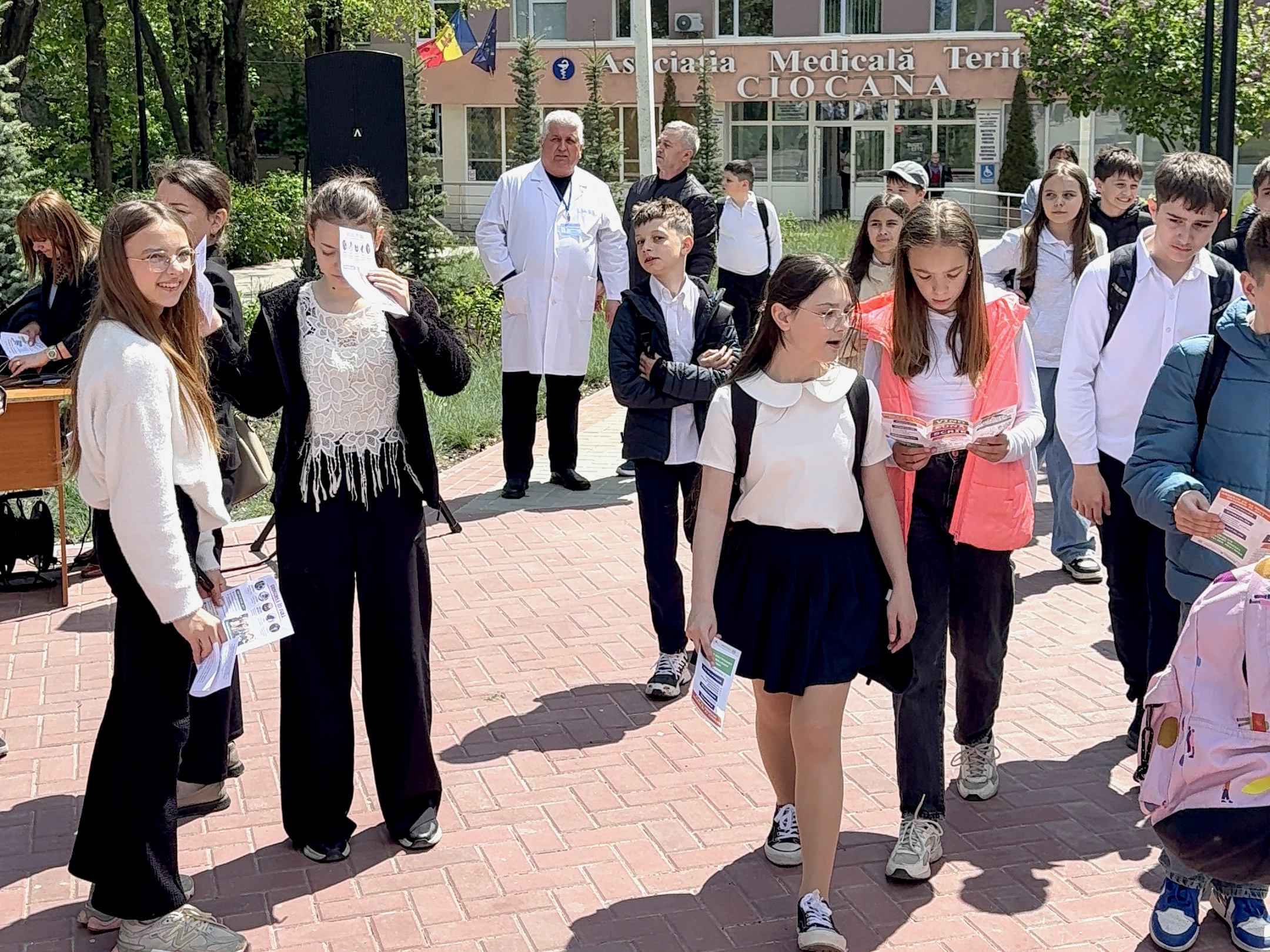 Activitate dedicată Zilei Internaționale a Familiei cu genericul Familia unită – sprijin, comunicare și încredere, desfășurată în Scuarul din fața IMSP AMT Ciocana