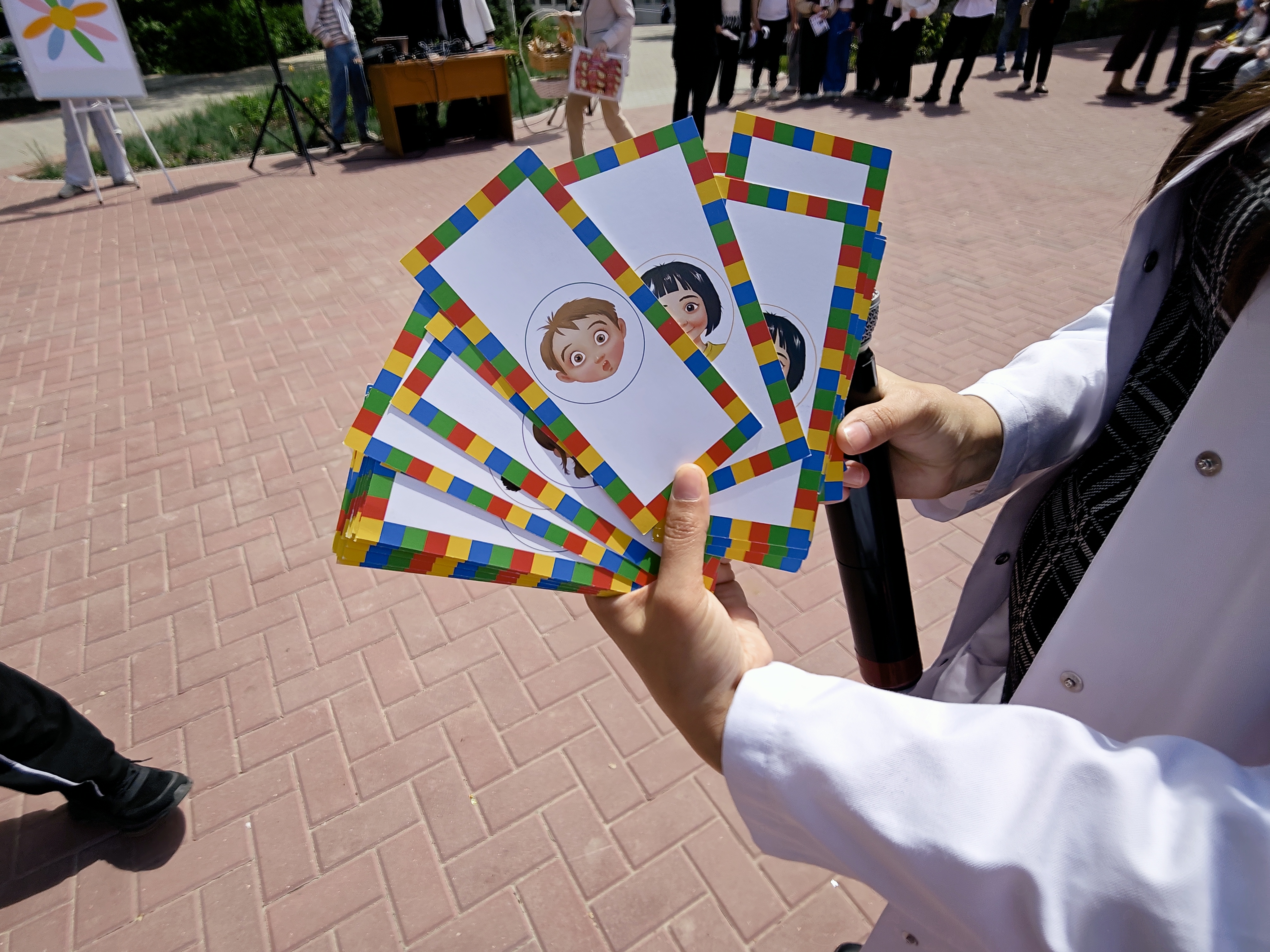 Activitate dedicată Zilei Internaționale a Familiei cu genericul Familia unită – sprijin, comunicare și încredere, desfășurată în Scuarul din fața IMSP AMT Ciocana