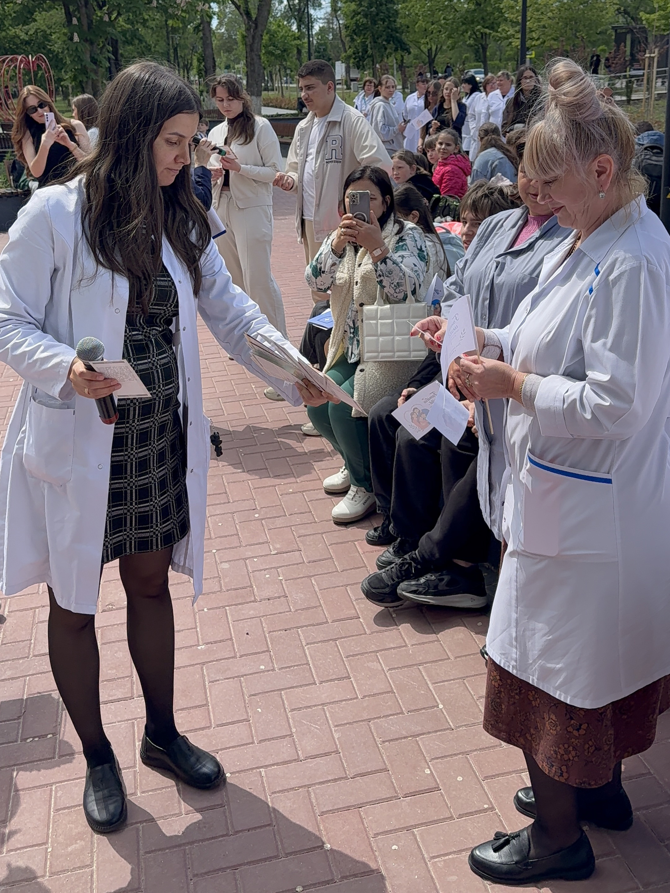 Activitate dedicată Zilei Internaționale a Familiei cu genericul Familia unită – sprijin, comunicare și încredere, desfășurată în Scuarul din fața IMSP AMT Ciocana