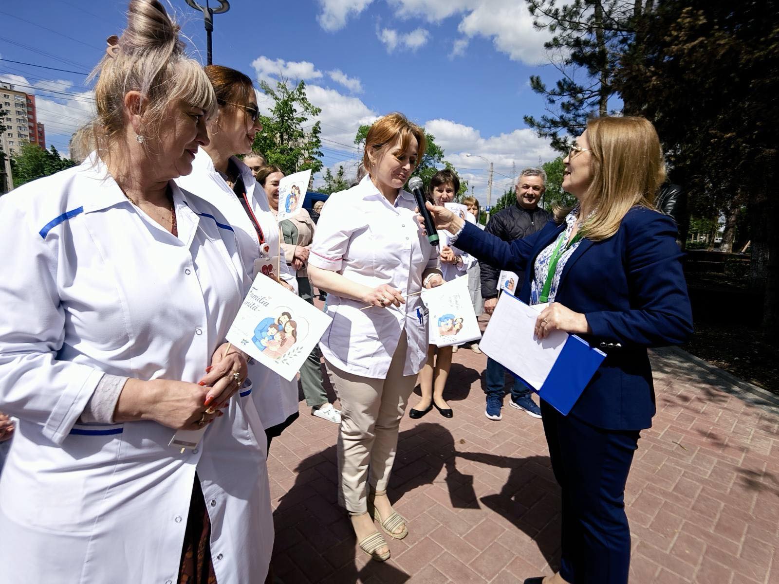 Activitate dedicată Zilei Internaționale a Familiei cu genericul Familia unită – sprijin, comunicare și încredere, desfășurată în Scuarul din fața IMSP AMT Ciocana