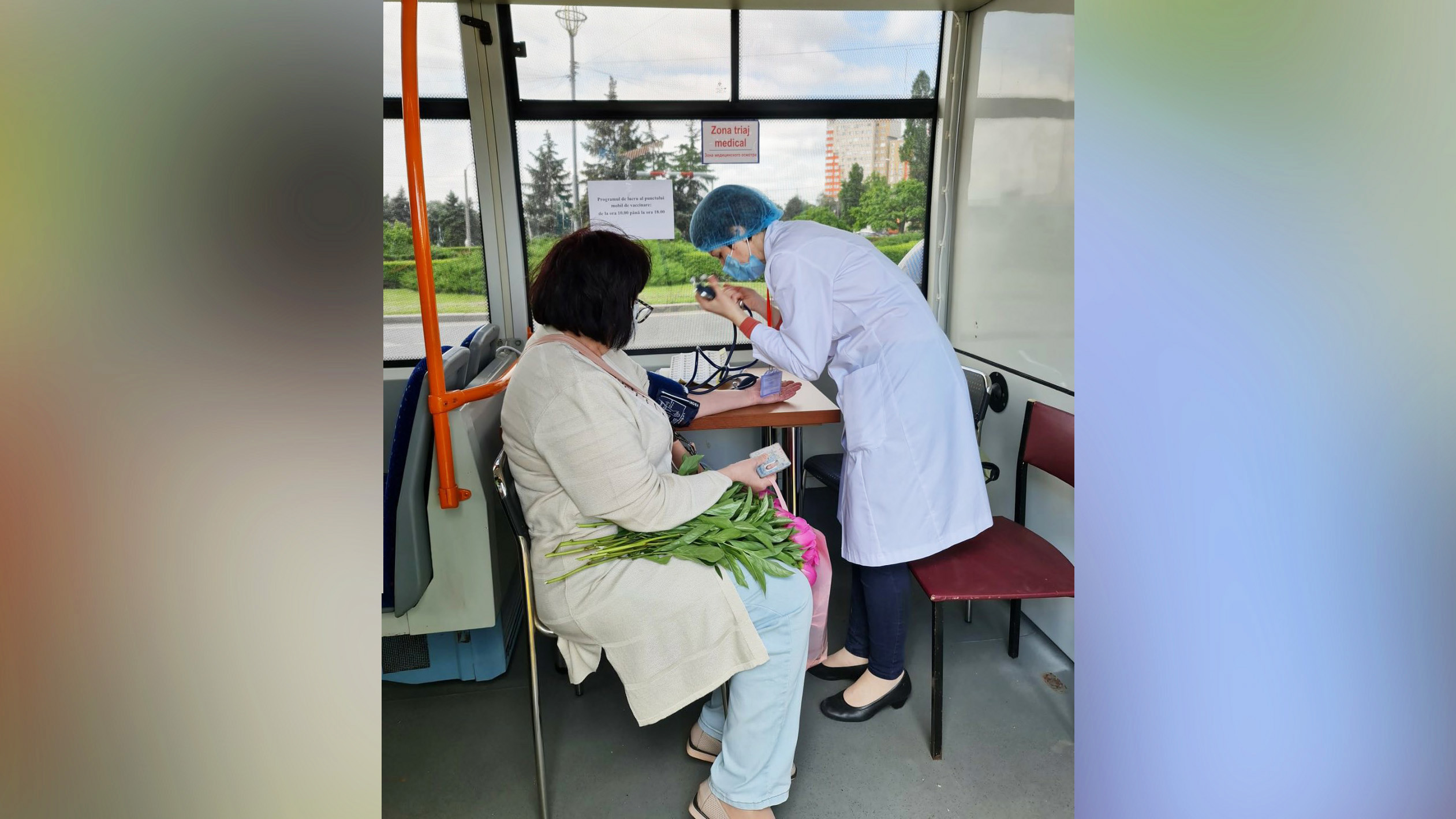 troleibuz - punct mobil de vaccinare covid-19