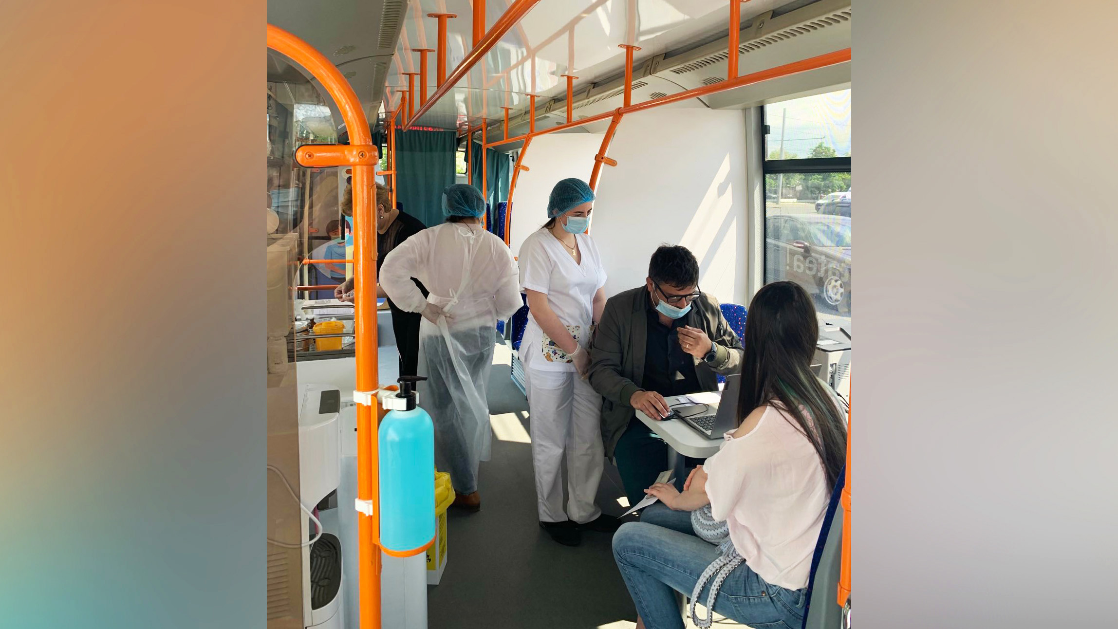 troleibuz - punct mobil de vaccinare covid-19