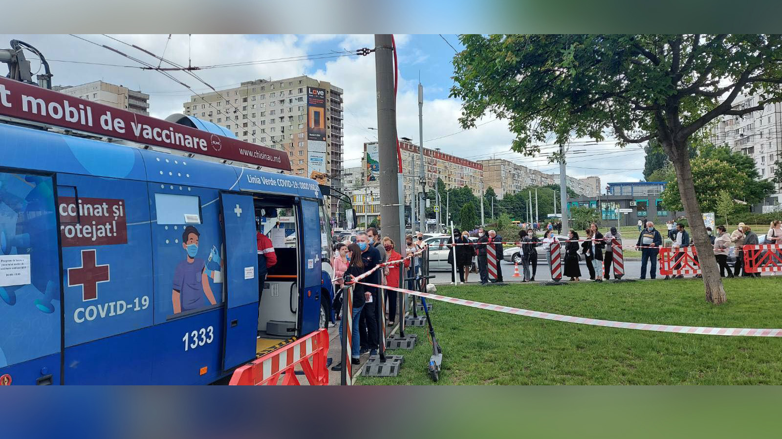 troleibuz - punct mobil de vaccinare covid-19