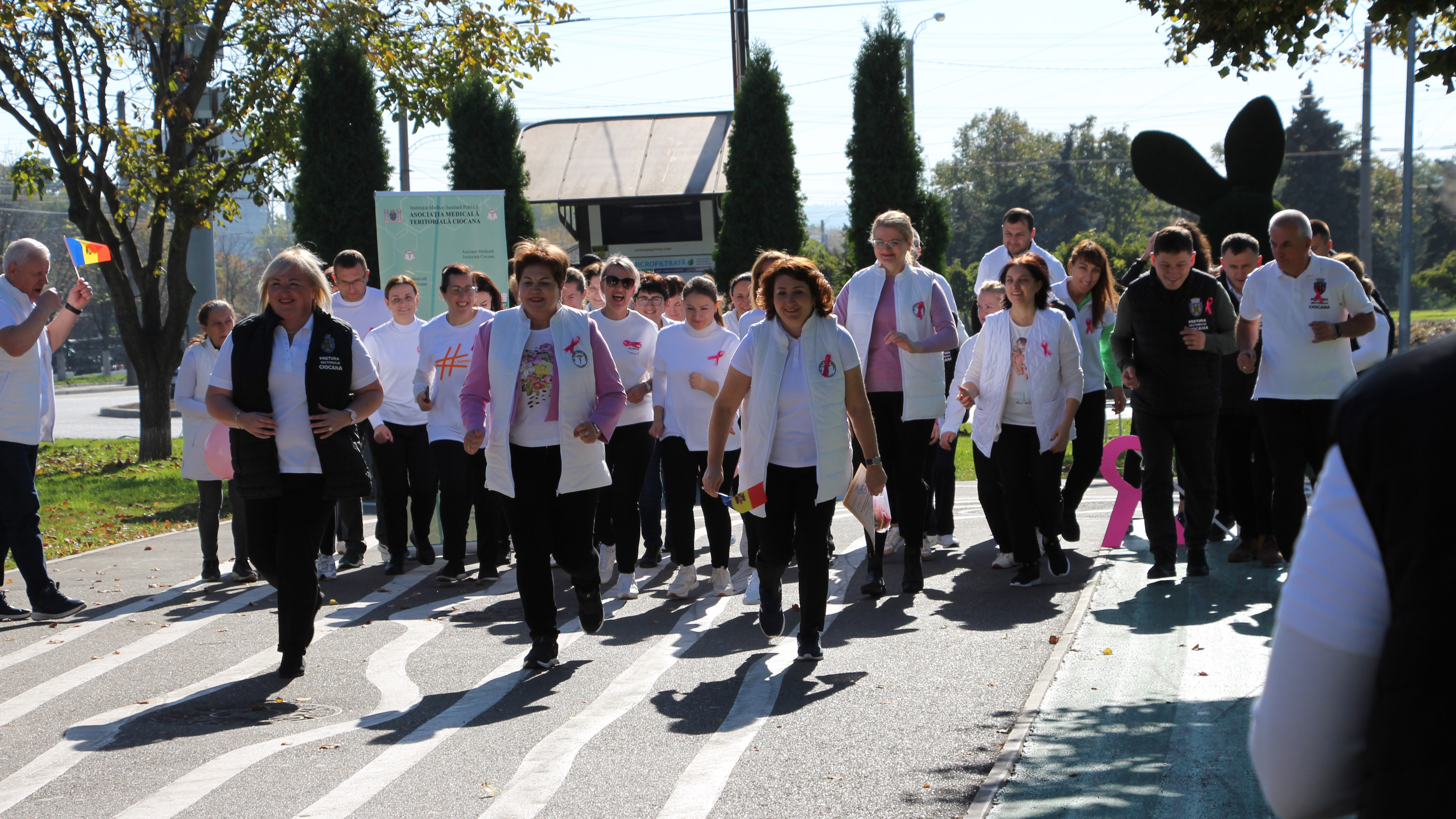 maratonul organizat pe aleea Mircea cel Batrân, în contextul campaniei mondiale „Octombrie Roz” de conștientizare și prevenție a cancerului mamar